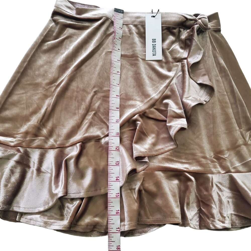 Bb Dakota womens Mini Skirt Size Small Velvet wrap Pale Gold Color Ruffle New - Picture 7 of 16